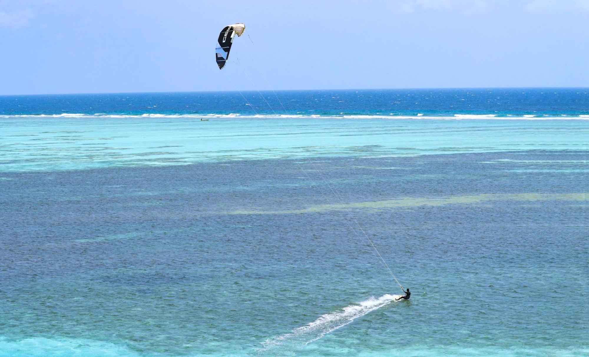 Rashu Hiyaa Hotel Dhiffushi Exterior photo