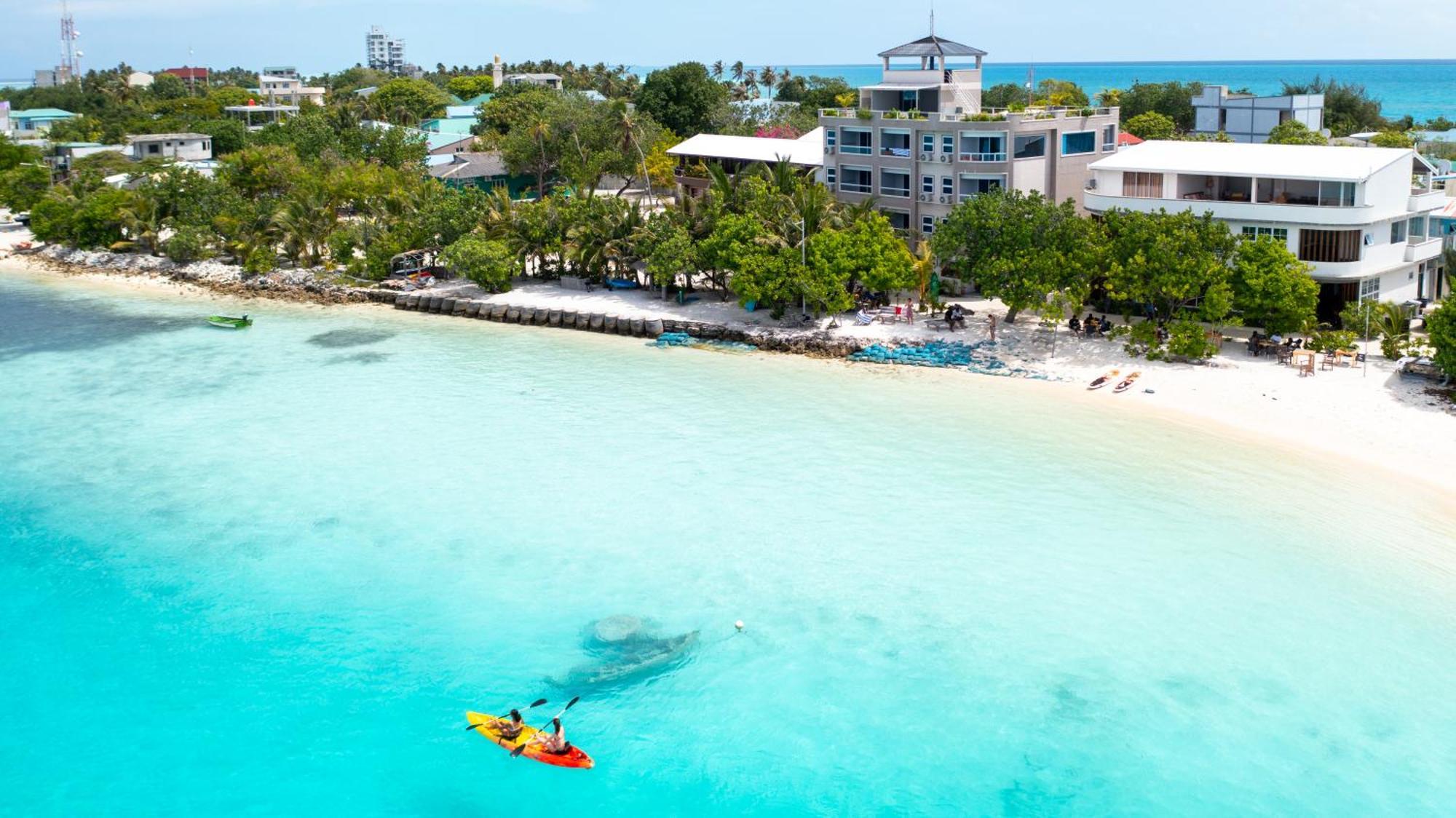 Rashu Hiyaa Hotel Dhiffushi Exterior photo