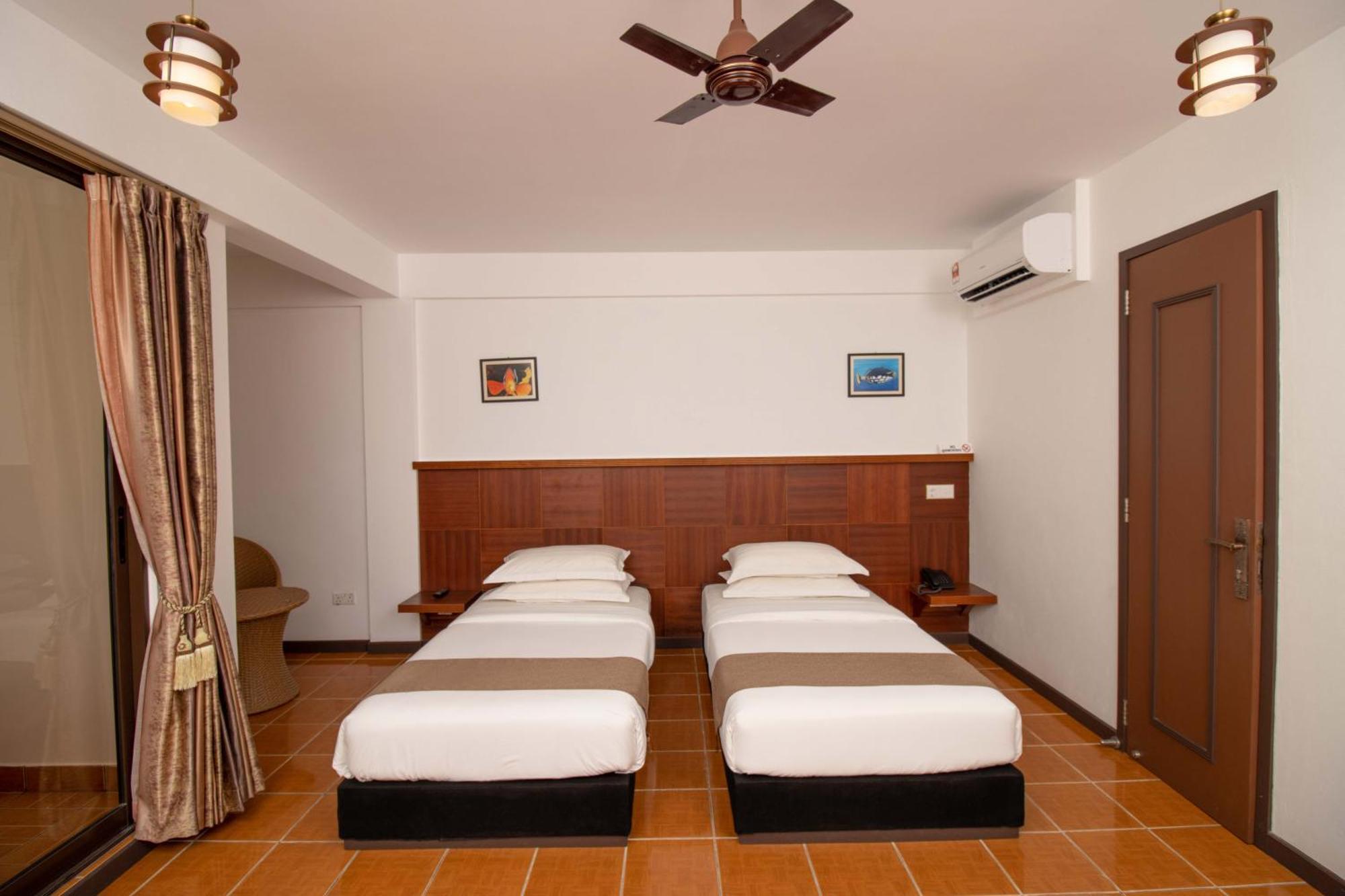 Rashu Hiyaa Hotel Dhiffushi Exterior photo