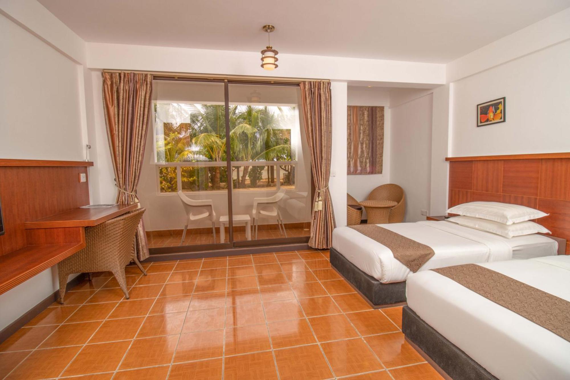 Rashu Hiyaa Hotel Dhiffushi Exterior photo