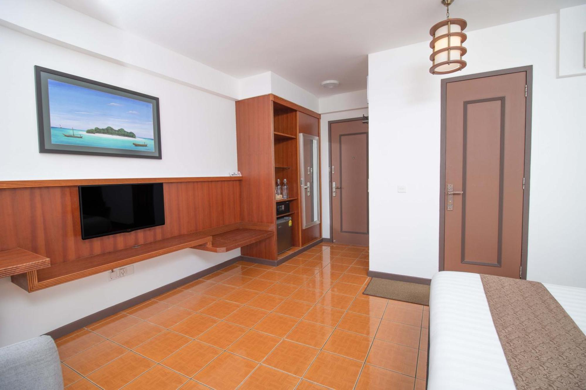 Rashu Hiyaa Hotel Dhiffushi Exterior photo
