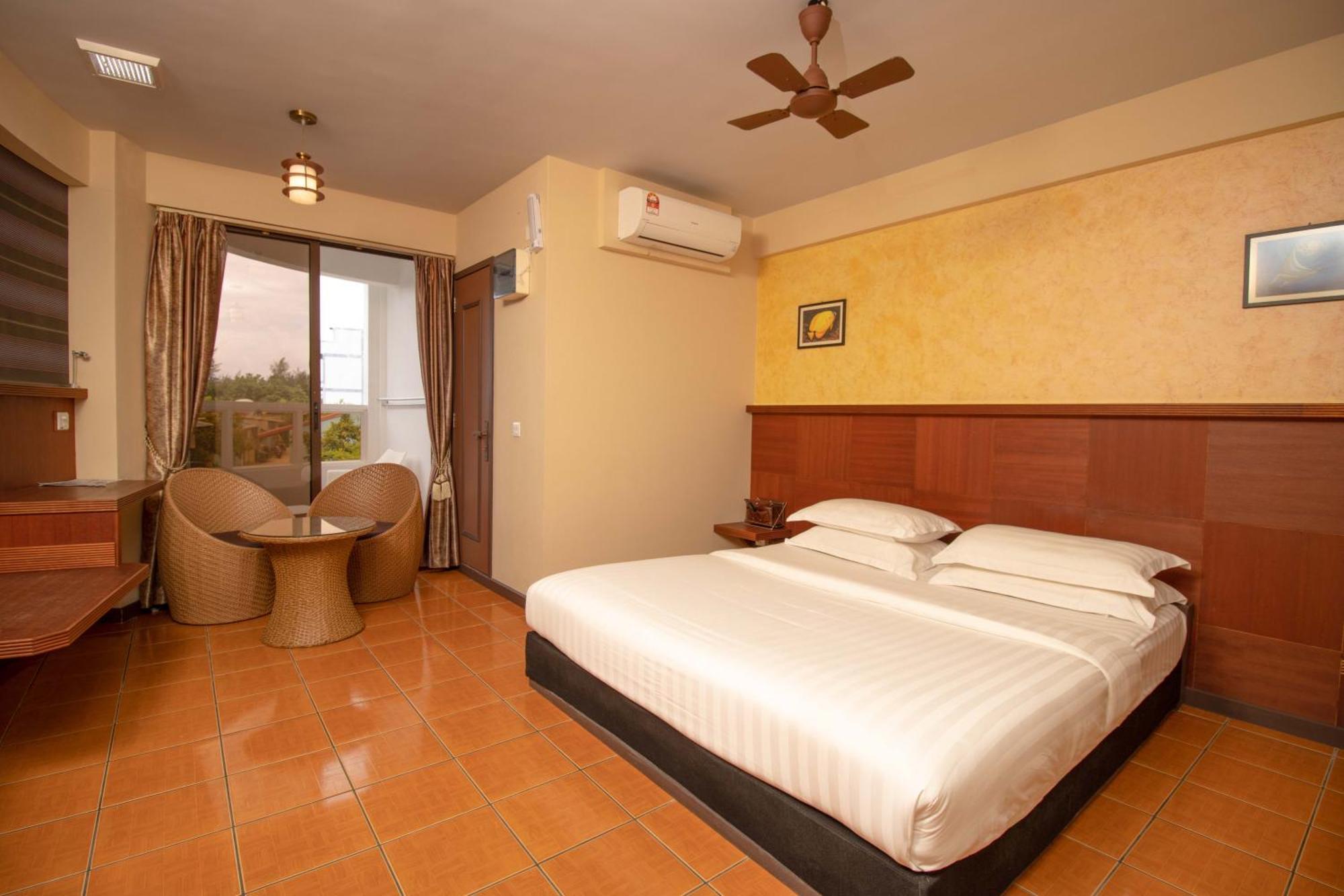 Rashu Hiyaa Hotel Dhiffushi Exterior photo