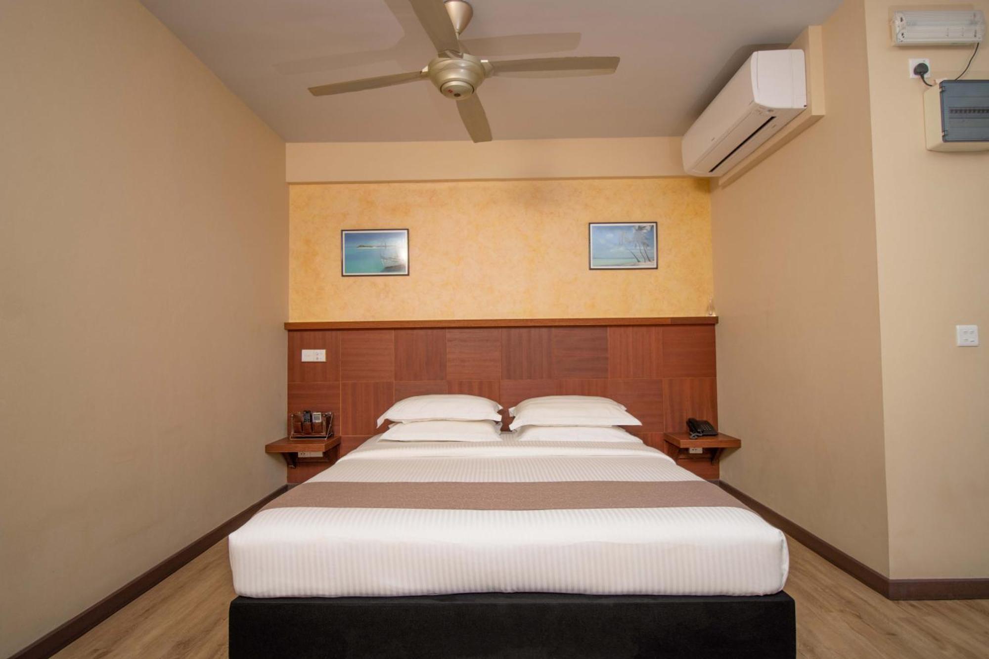 Rashu Hiyaa Hotel Dhiffushi Exterior photo